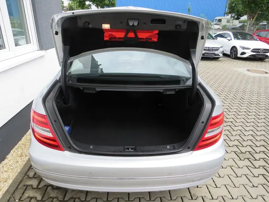 Gebraucht Mercedes C180 156 PS (114 kW) 2012 Silber Coupé