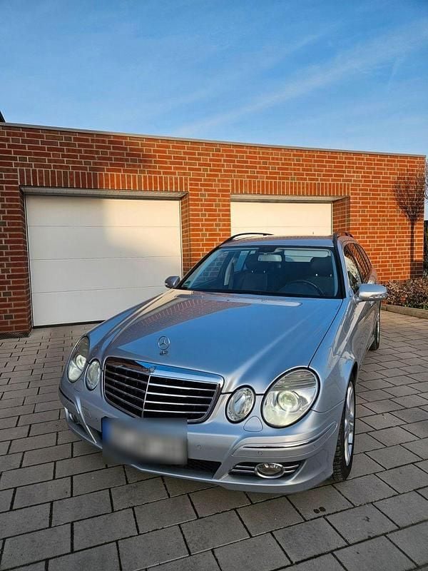Gebraucht Mercedes E220 Avantgarde 170 PS (125 kW) 2009 Schwarz Kombi