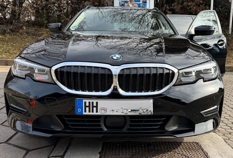 Schwarz Gebraucht 2020 BMW 320 Advantage Kombi | 24.990 € (Fairer Preis) - Bild 1/4