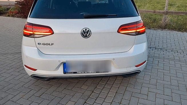 Gebraucht VW Golf 100 kW (136 PS) 2019 Weiß Limousine