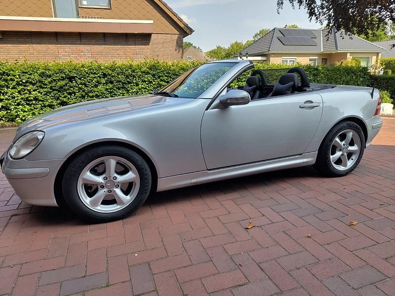 Silber Gebraucht 2002 Mercedes SLK320 Cabrio | 11.900 € (Teuer) - Bild 1/4