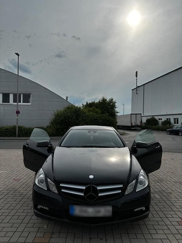 Gebraucht Mercedes E350 292 PS (214 kW) 2009 Schwarz Coupé