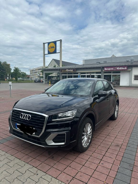 Schwarz Gebraucht 2019 Audi Q2 Ambiente SUV | 15.900 € (Guter Preis) - Bild 1/4
