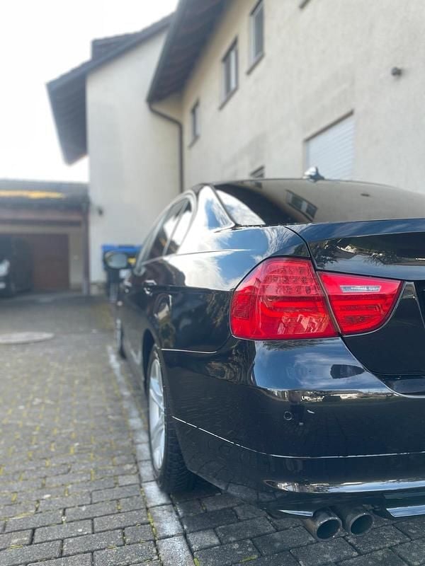 Schwarz Gebraucht 2009 BMW 320 Limousine | 5.000 € (Guter Preis) - Bild 1/3