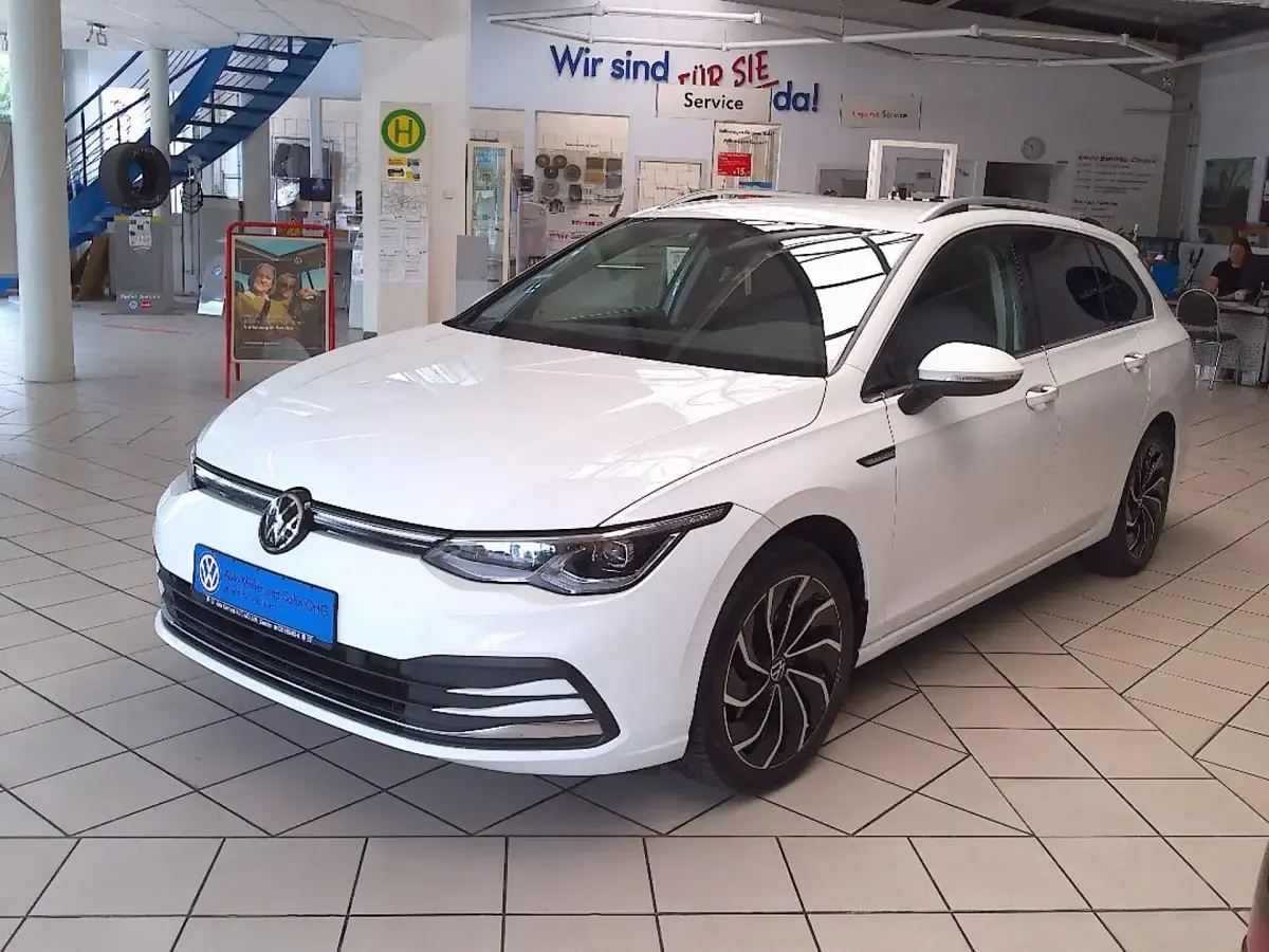 Gebraucht VW Golf VIII Style 150 PS (110 kW) 2023 Pure white Kombi