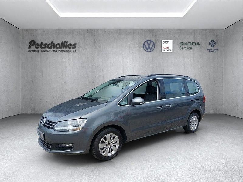 Grau Gebraucht 2021 VW Sharan Comfortline Van / Kleinbus | 31.880 € (Etwas zu teuer) - Bild 1/4