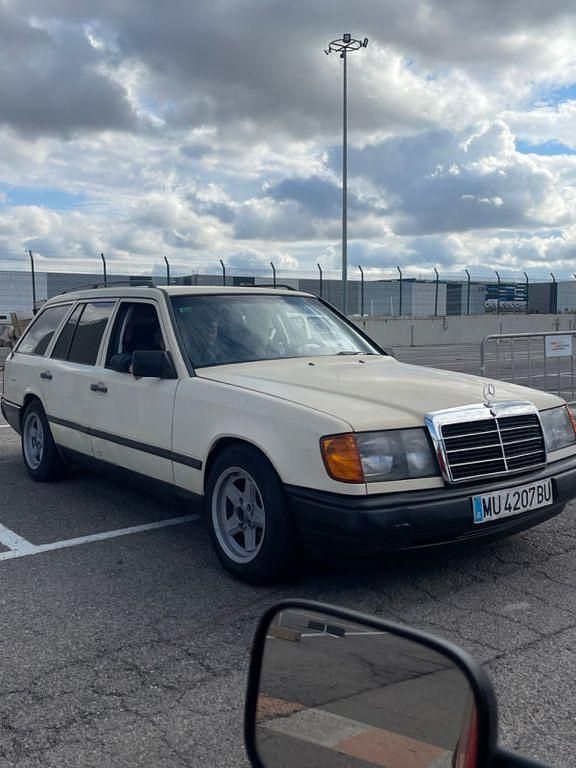 Gebraucht Mercedes 300 185 PS (136 kW) 1987 Beige Limousine