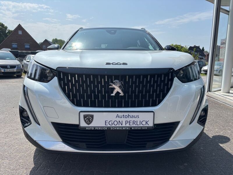 Weiß Gebraucht 2022 Peugeot 2008 GT SUV | 20.690 € (Fairer Preis) - Bild 1/4