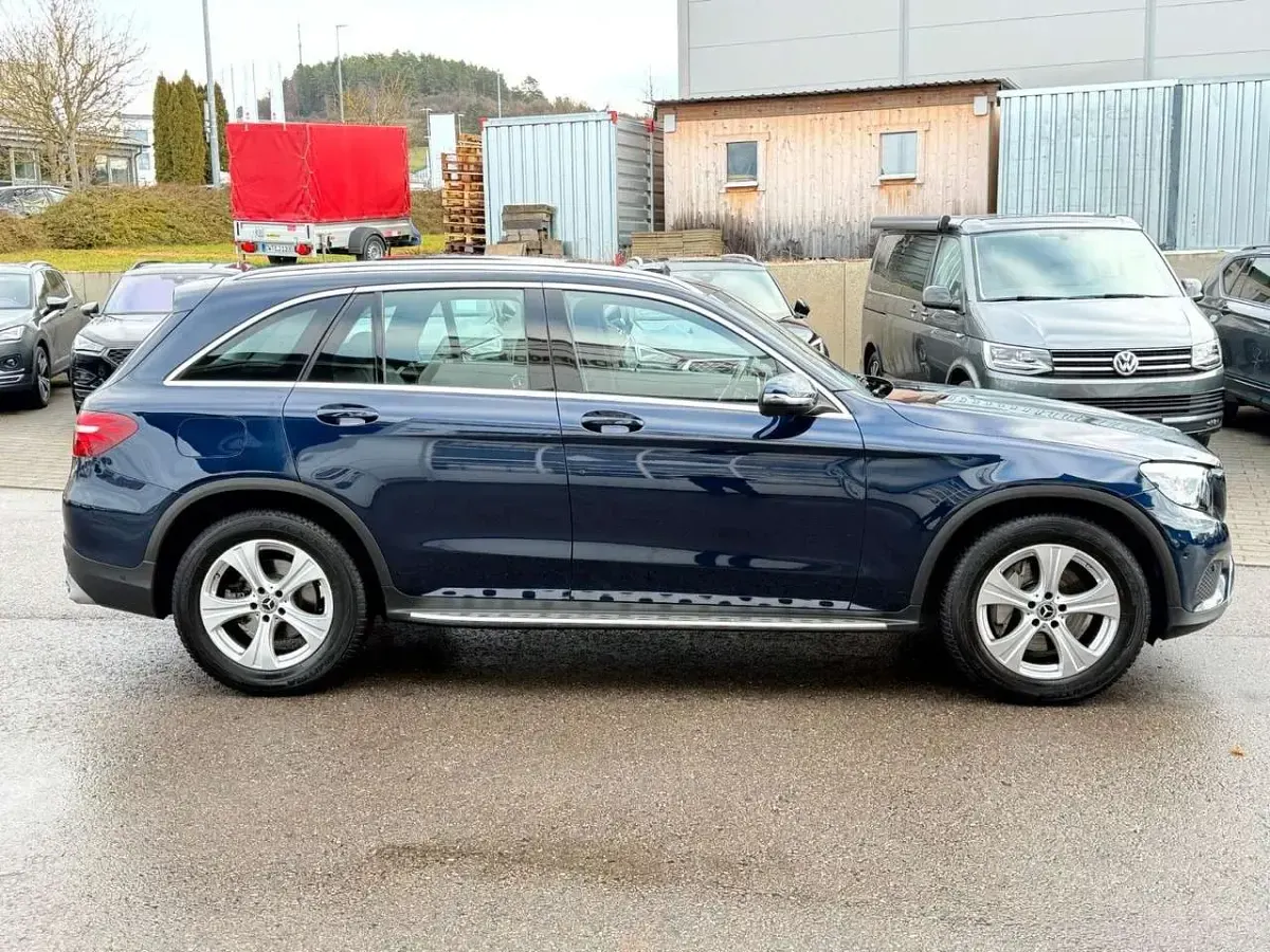 Gebraucht Mercedes GLC300 Exclusive 245 PS (180 kW) 2018 Blau SUV