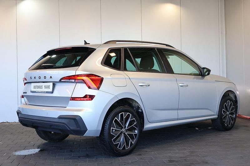 Gebraucht Skoda Kamiq Selection 95 PS (69 kW) 2024 Stribrna brilliant/ brilliants SUV