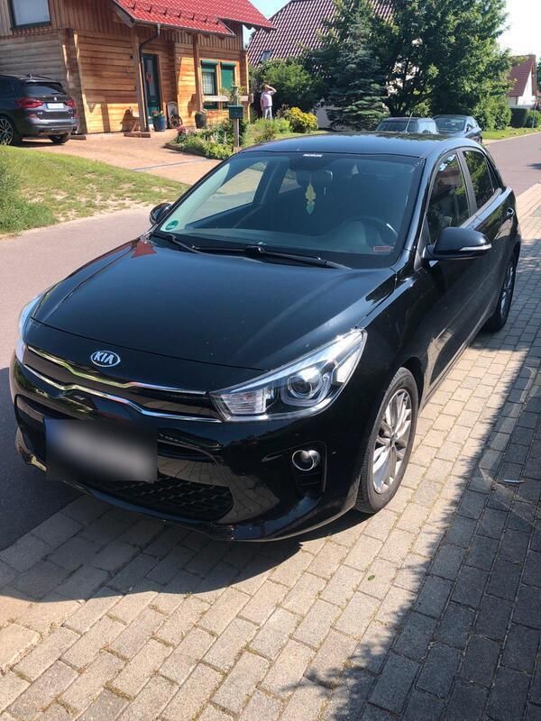 Schwarz Gebraucht 2020 Kia Rio DREAM-TEAM Edition Kleinwagen | 9.999 € (Guter Preis) - Bild 1/4