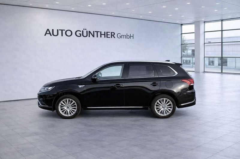 Gebraucht Mitsubishi Outlander P-HEV Spirit 135 PS (99 kW) 2019 Pantherschwarz (p) SUV