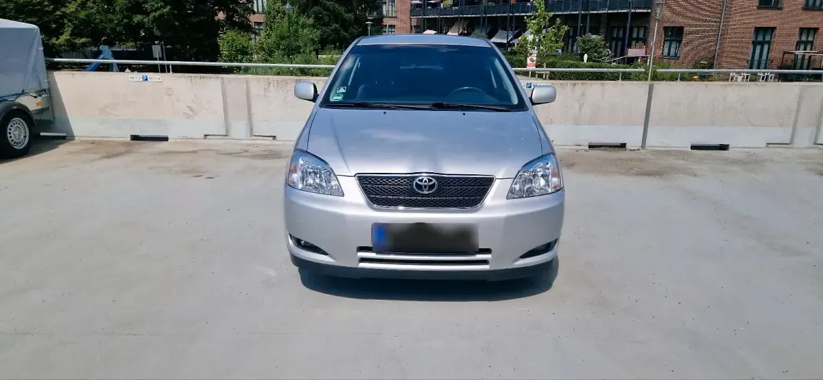 Gebraucht Toyota Corolla 97 PS (71 kW) 2002 Silber Kleinwagen