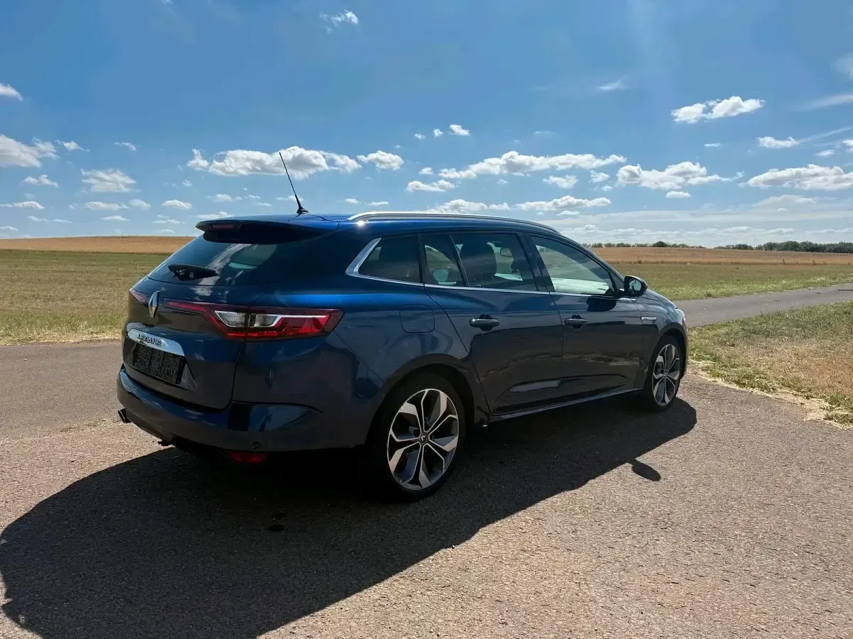 Gebraucht Renault Mégane GrandTour Bose Edition 131 PS (96 kW) 2017 Blau Kombi