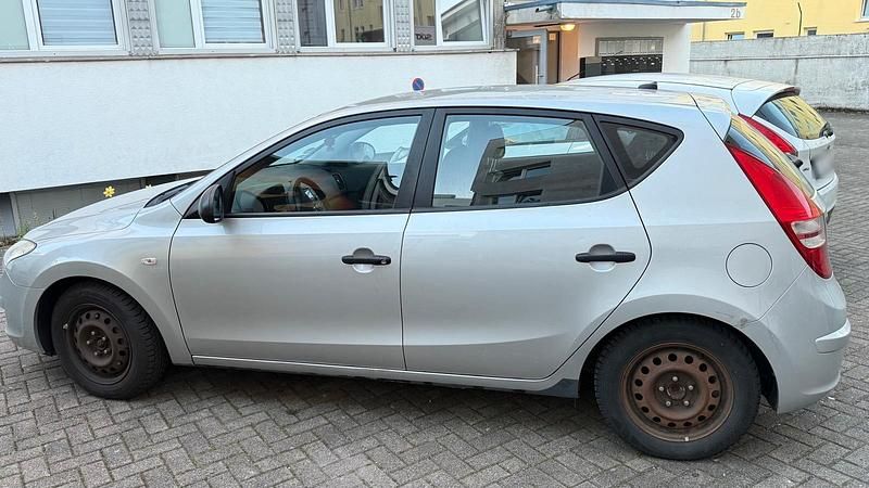 Gebraucht Hyundai i30 118 PS (86 kW) 2008 Silber Kombi