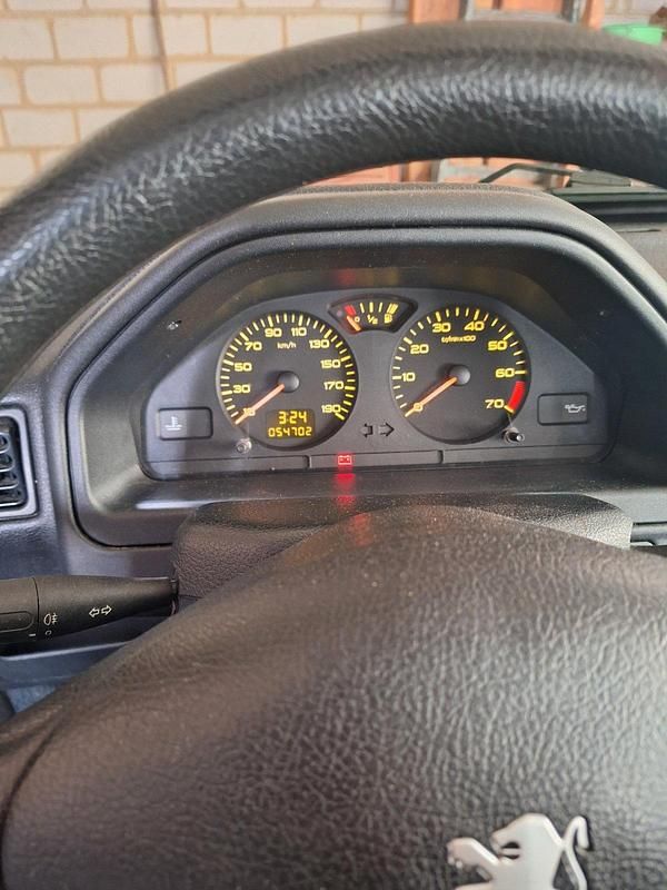Gebraucht Peugeot 106 60 PS (44 kW) 2001 Silber Kleinwagen