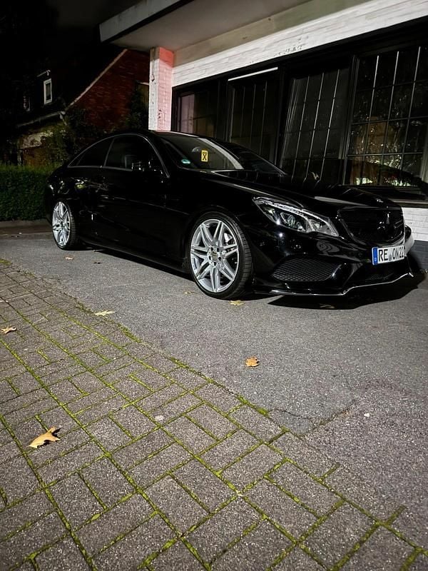 Schwarz Gebraucht 2016 Mercedes E350 AMG Coupé | 18.500 € (Superpreis) - Bild 1/4