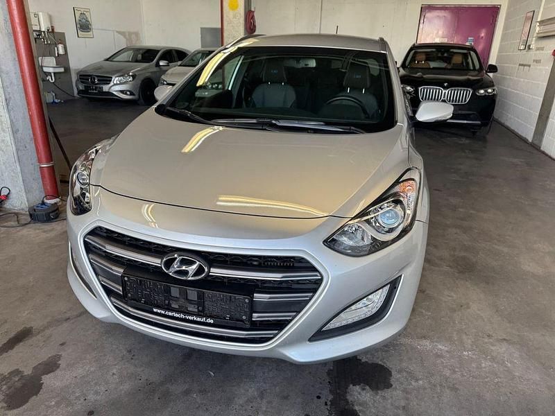 Gebraucht Hyundai i30 Passion 110 PS (80 kW) 2016 Silber Kombi