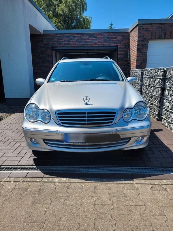 Silber Gebraucht 2004 Mercedes C200 Avantgarde Kombi | 6.500 € (Teuer) - Bild 1/4