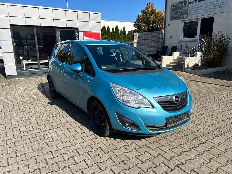 Grün Gebraucht 2011 Opel Meriva Design Edition Van / Kleinbus | 2.350 € (Superpreis) - Bild 1/4