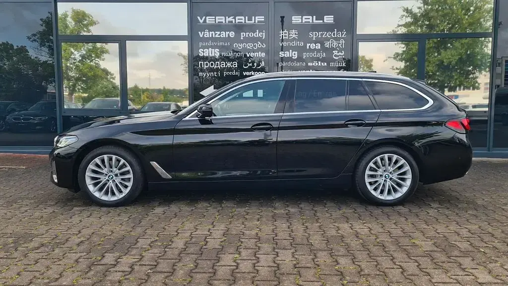 Gebraucht BMW 520 Luxury Line 190 PS (139 kW) 2023 Schwarz Limousine