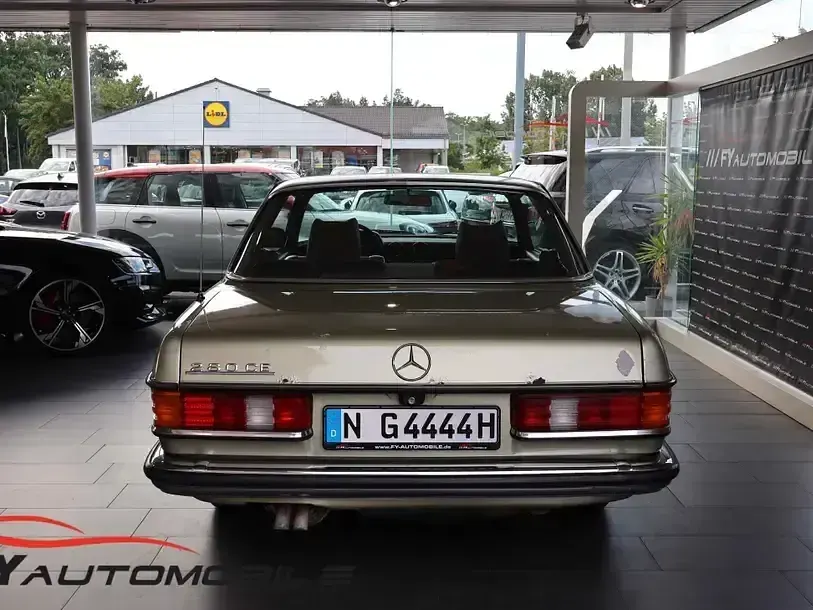 Gebraucht Mercedes 280 177 PS (130 kW) 1978 Grün Coupé