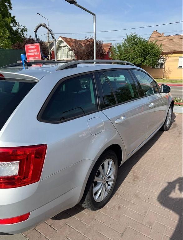 Gebraucht Skoda Octavia Ambition 105 PS (77 kW) 2014 Silber Kleinwagen