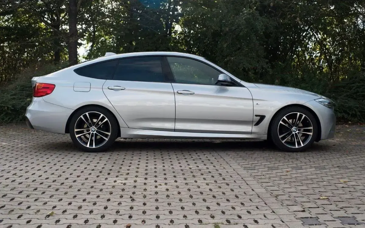 Gebraucht BMW 320 Shadowline 184 PS (135 kW) 2014 Silber Limousine