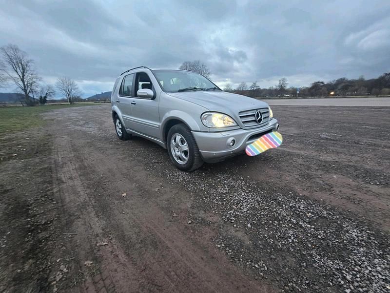 Silber Gebraucht 2003 Mercedes ML55 AMG AMG SUV | 3.999 € - Bild 1/4