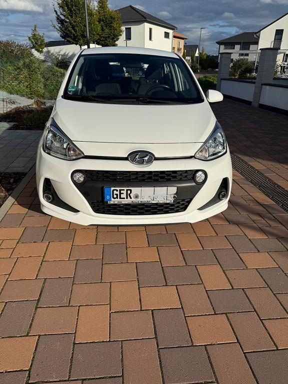 Weiß Gebraucht 2017 Hyundai i10 YES! Kleinwagen | 8.600 € (Fairer Preis) - Bild 1/4