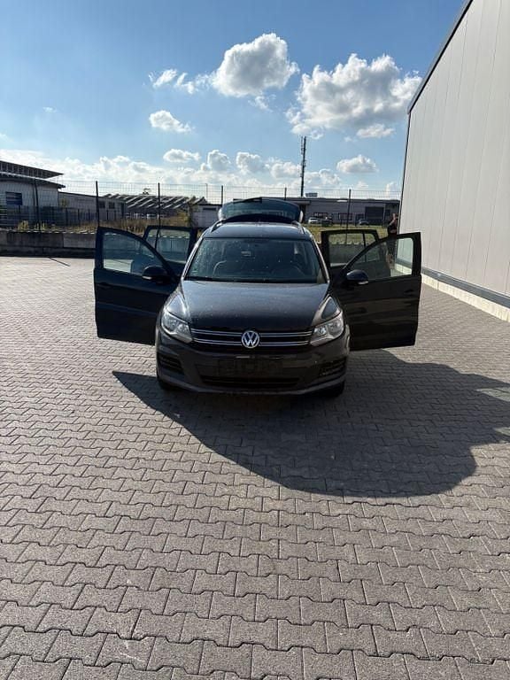 Grau Gebraucht 2015 VW Tiguan Trendline SUV | 10.550 € (Superpreis) - Bild 1/4