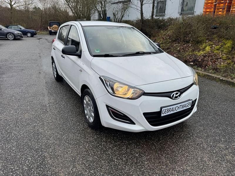 Gebraucht Hyundai i20 Classic 86 PS (63 kW) 2014 Weiß Kleinwagen