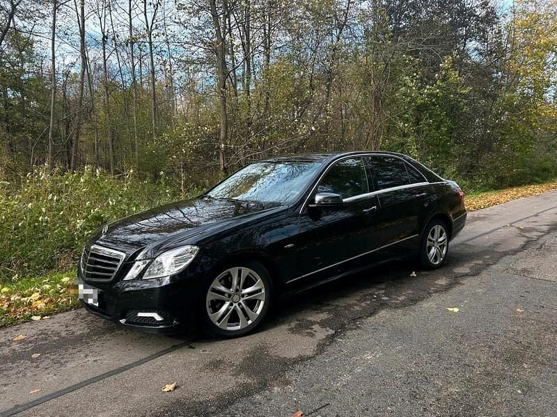 Schwarz Gebraucht 2009 Mercedes E220 Avantgarde Limousine | 7.999 € (Fairer Preis) - Bild 1/4