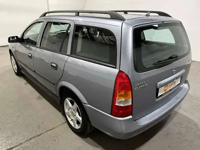 Gebraucht Opel Astra 90 PS (66 kW) 2009 Lichtsilber Kombi