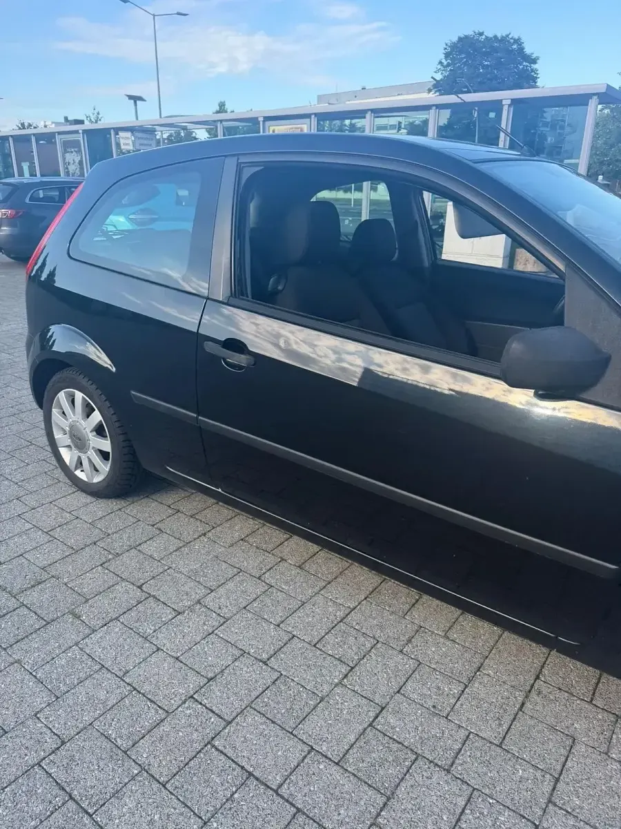 Gebraucht Ford Fiesta 60 PS (44 kW) 2005 Schwarz Kleinwagen