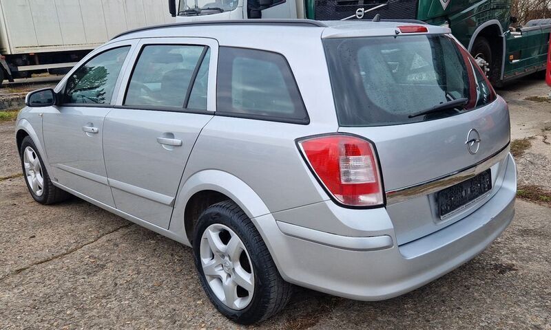 Gebraucht Opel Astra Edition 101 PS (74 kW) 2008 Silber Limousine