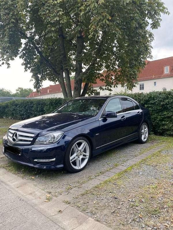 Gebraucht Mercedes C250 204 PS (150 kW) 2011 Blau Limousine