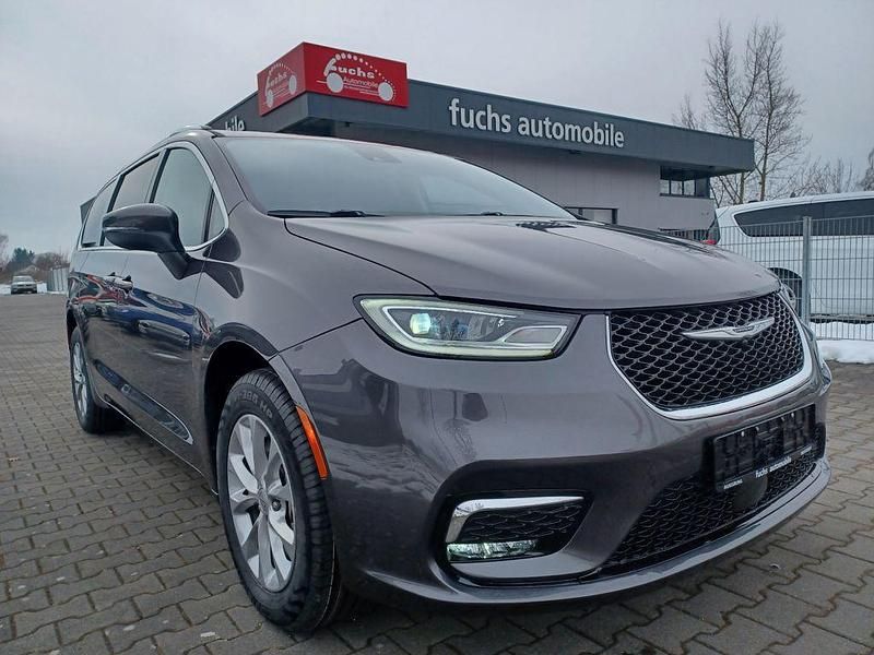 Grau Gebraucht 2023 Chrysler Pacifica Van | 44.990 € - Bild 1/4
