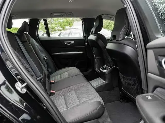 Gebraucht Volvo V60 Core 349 PS (256 kW) 2023 Schwarz Kombi