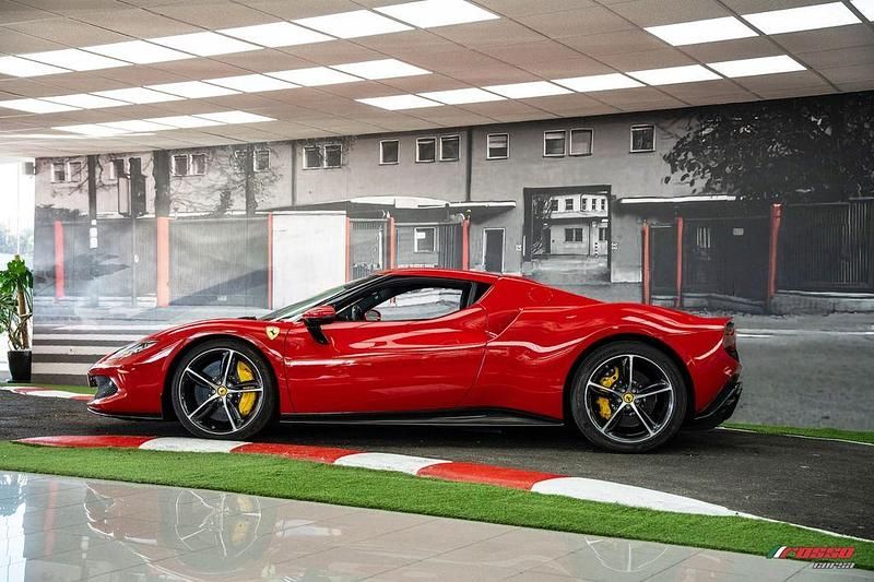 Gebraucht Ferrari 296 829 PS (609 kW) 2023 Rot