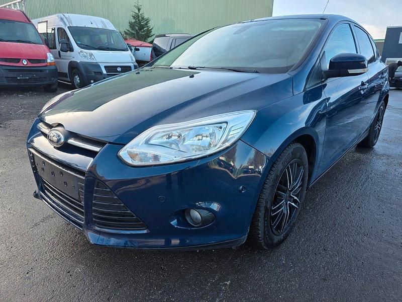 Gebraucht Ford Focus 101 PS (74 kW) 2013 Blau Limousine