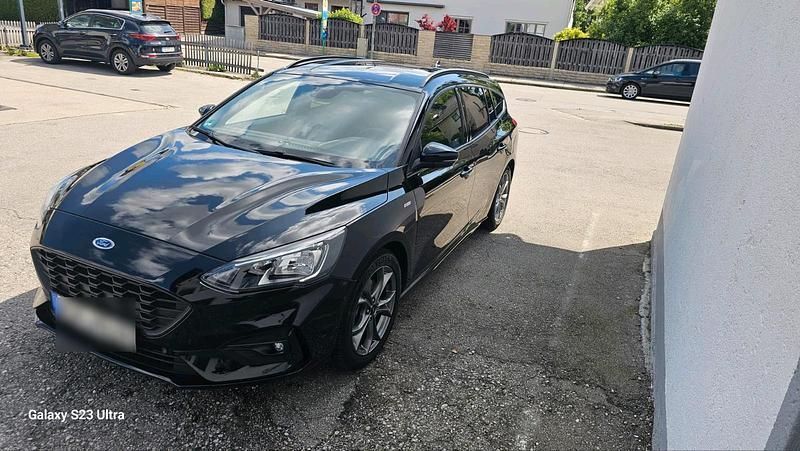 Gebraucht Ford Focus ST-Line 120 PS (88 kW) 2020 Schwarz Limousine