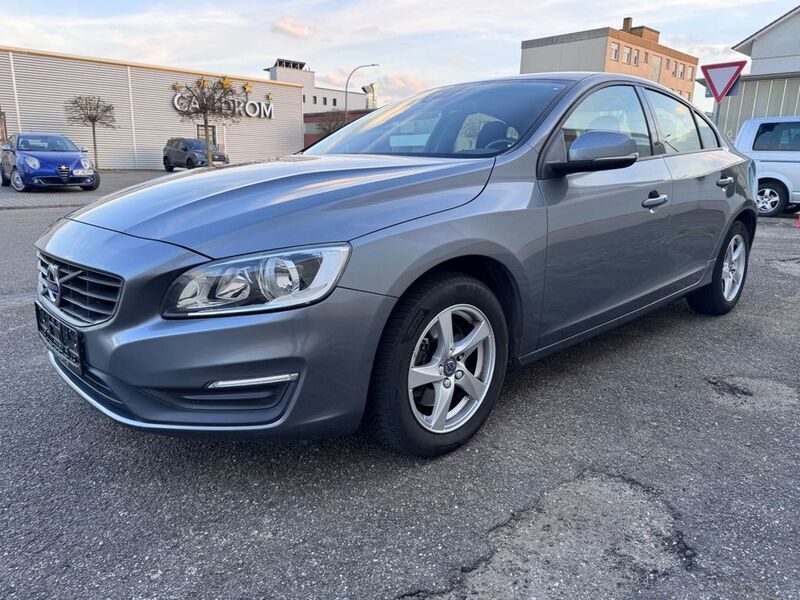 Grau Gebraucht 2017 Volvo S60 Kinetic Limousine | 11.980 € (Fairer Preis) - Bild 1/4