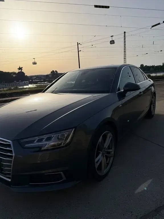 Gebraucht Audi A4 Sport 190 PS (139 kW) 2017 Grau Limousine
