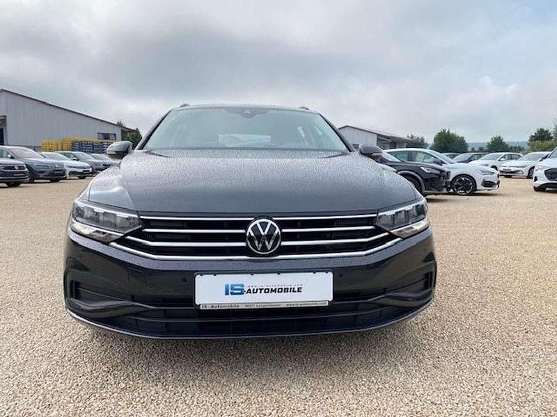 Gebraucht VW Passat Conceptline 122 PS (89 kW) 2023 Mangangrau metallic Kombi
