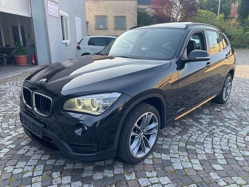 Black sapphire metallic Gebraucht 2014 BMW X1 Sport Line SUV | 6.990 € (Guter Preis) - Bild 1/4