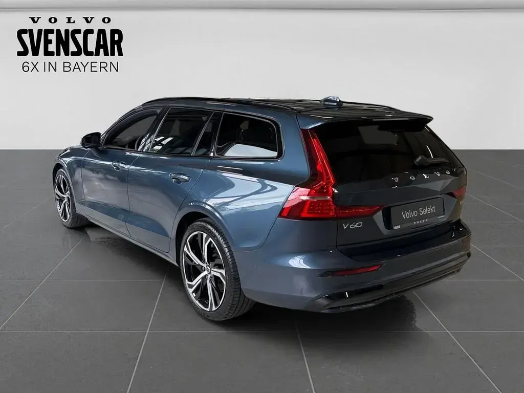 Gebraucht Volvo V60 Plus 197 PS (144 kW) 2025 Blau Kombi