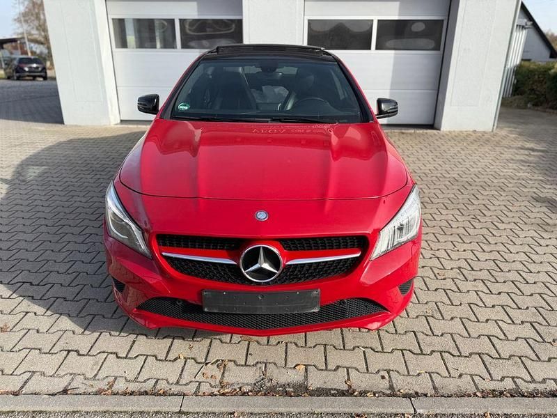Gebraucht Mercedes CLA220 170 PS (125 kW) 2014 Rot Limousine