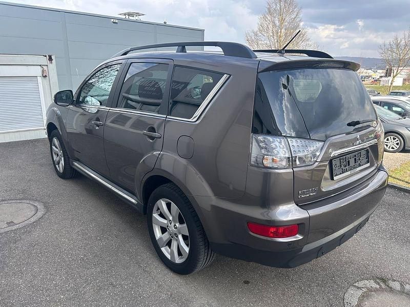 Gebraucht Mitsubishi Outlander Edition 177 PS (130 kW) 2011 Braun SUV