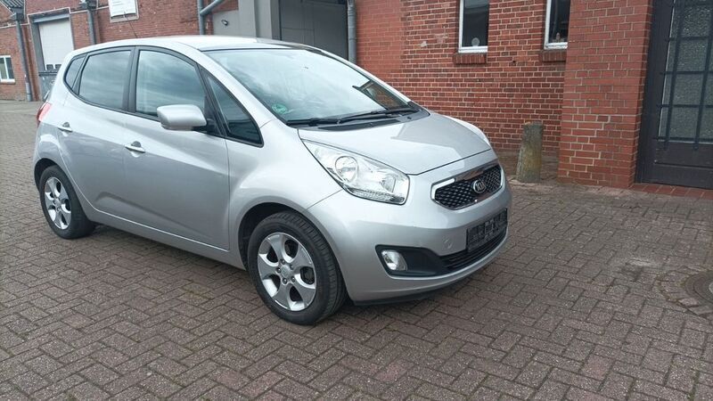Grau Gebraucht 2013 Kia Venga FIFA World Cup Edition Kleinwagen | 7.400 € (Fairer Preis) - Bild 1/4
